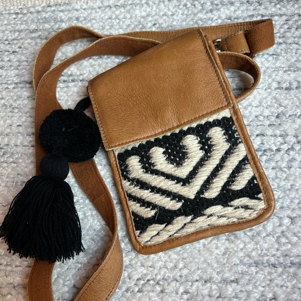 Stanley Street Leather Woven Crossbody Phone Bag Tan Black Tribal Tassel” - Picture 9 of 10